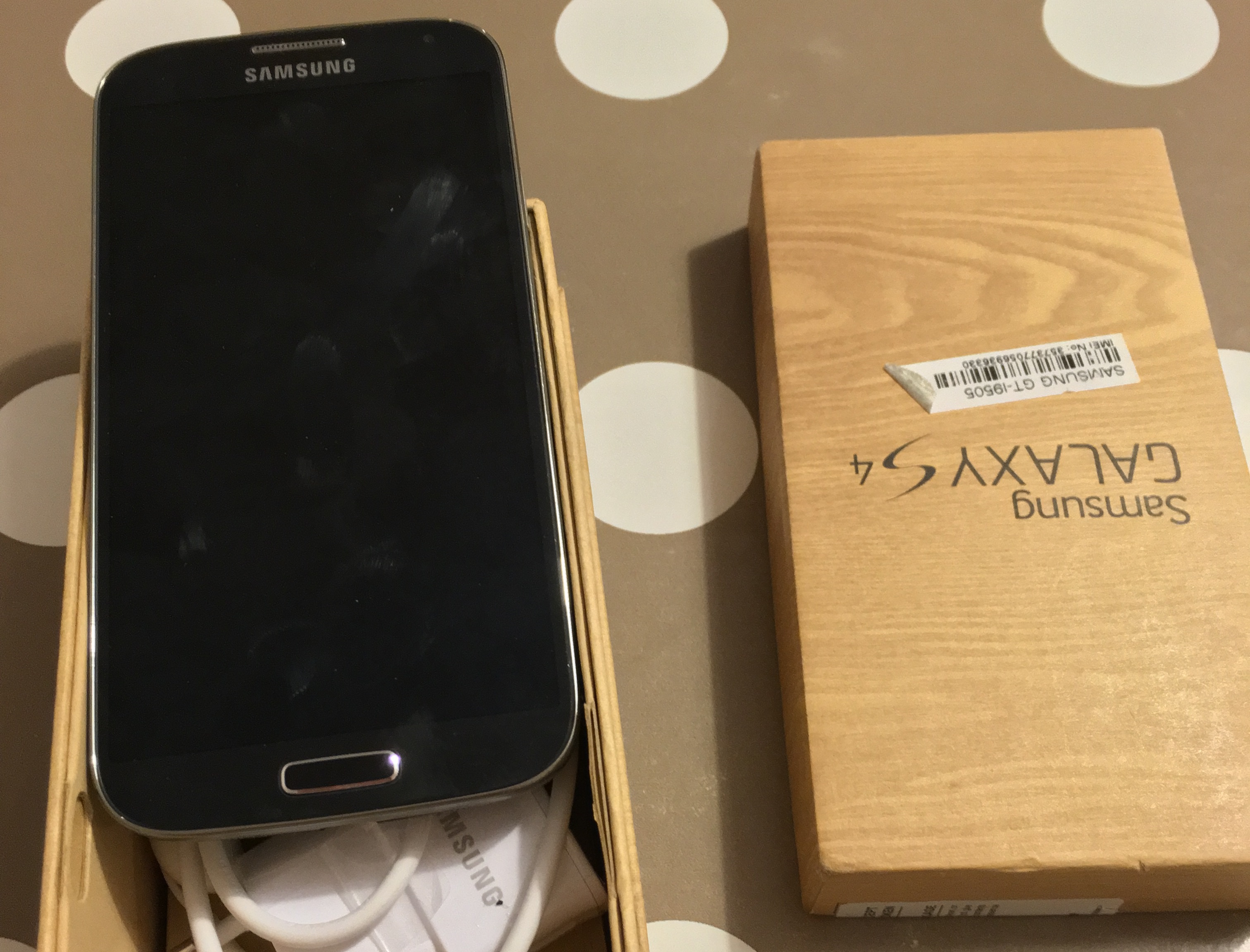 Das Samsung S4 in der eleganten Originalverpackung