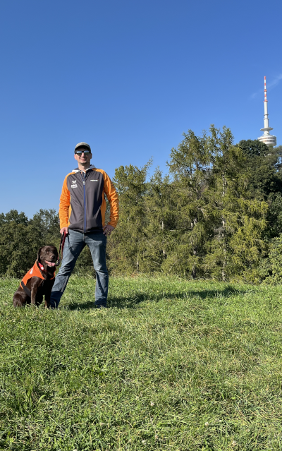 Ich mit Alma und meiner McLaren F1 Team Softshelljacke im Olympiapark