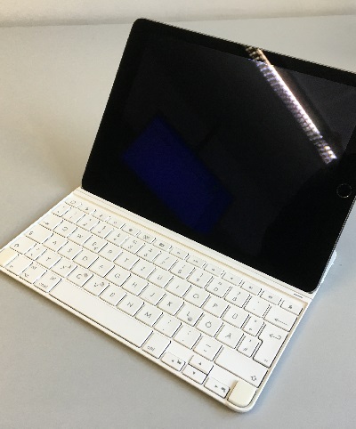 iPad und Logitech Ultra thin Keyboard verschmelzen zu einer Einheit