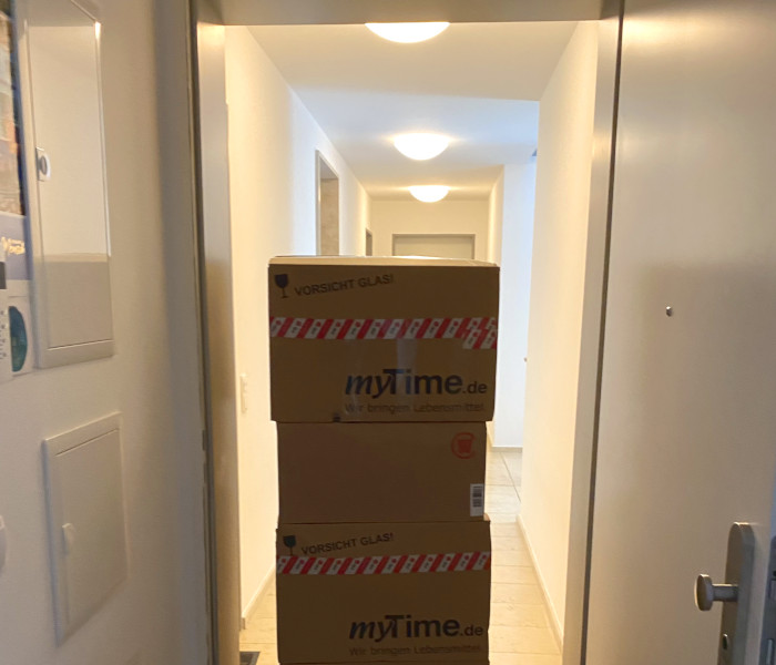 Vier stabile myTime Kisten in meiner Eingangstür